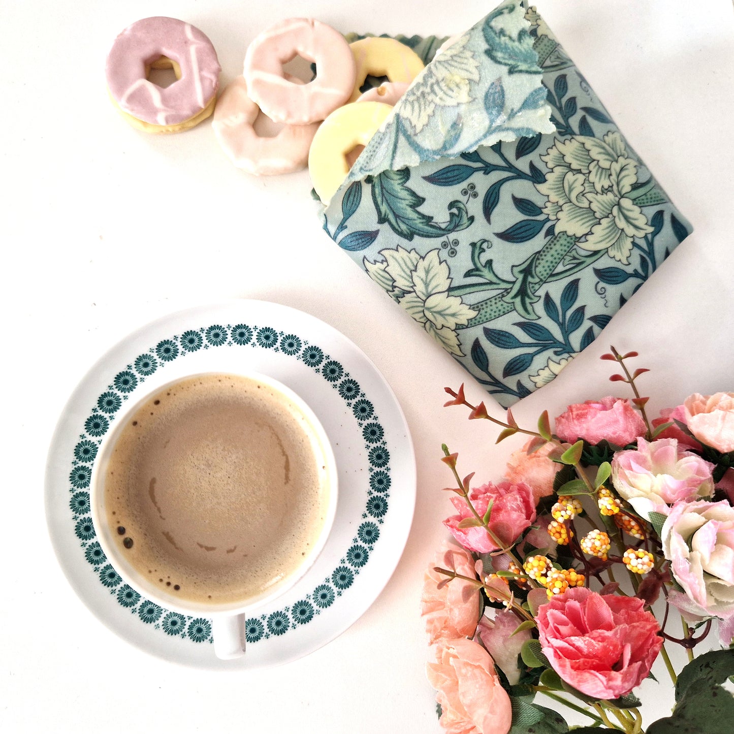 Reusable Beeswax Food Wraps 100% Hand Made in the UK by Honey Bee Good.