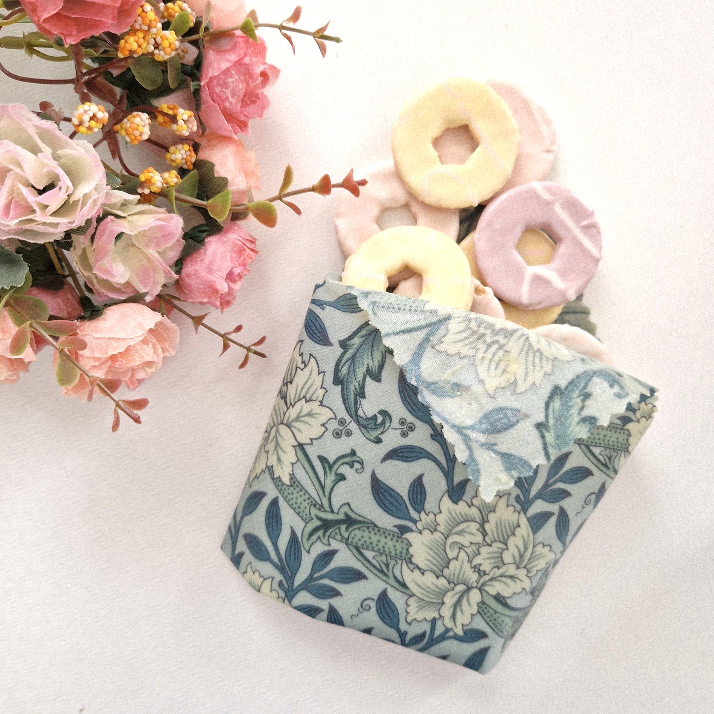 Reusable Beeswax Food Wraps 100% Hand Made in the UK by Honey Bee Good.